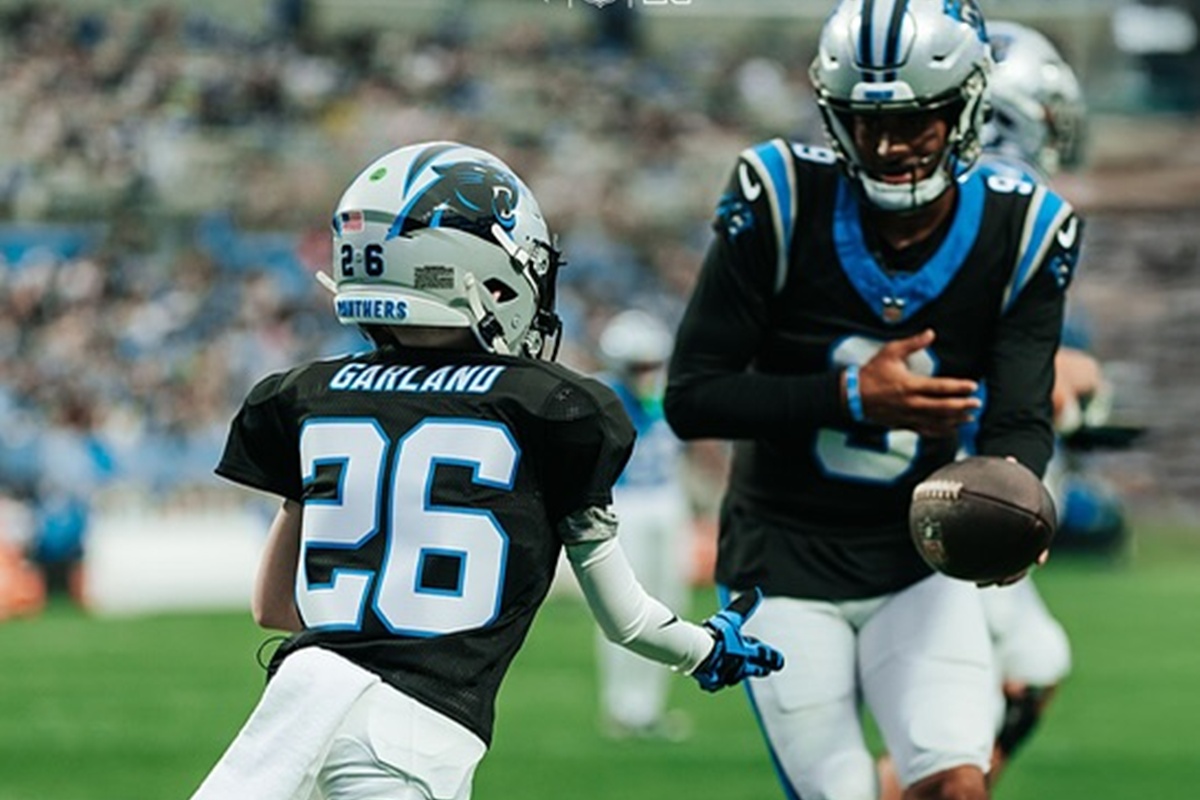 Vídeo: garoto de 12 anos com câncer raro faz touchdown em jogo da NFL