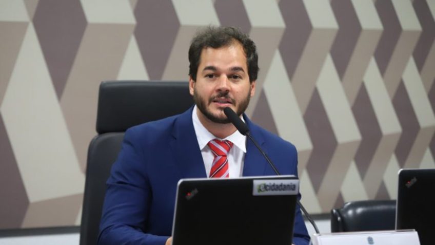 "Defensores da ditadura militar", diz deputado sobre obstrução