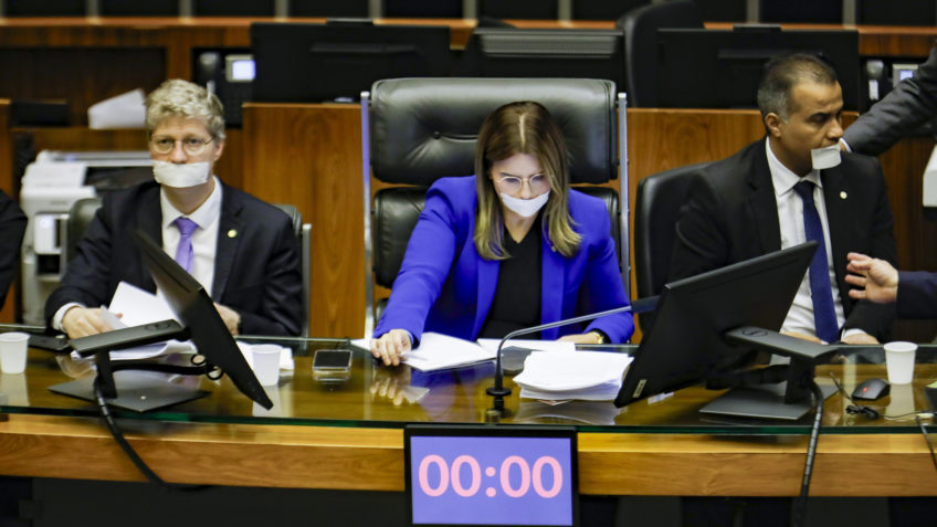 “Congresso sequestrado", dizem internautas sobre atuação da oposição