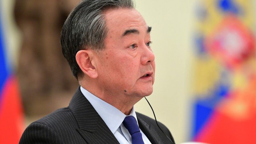 China critica "interferência externa injustificada" dos EUA no Brasil