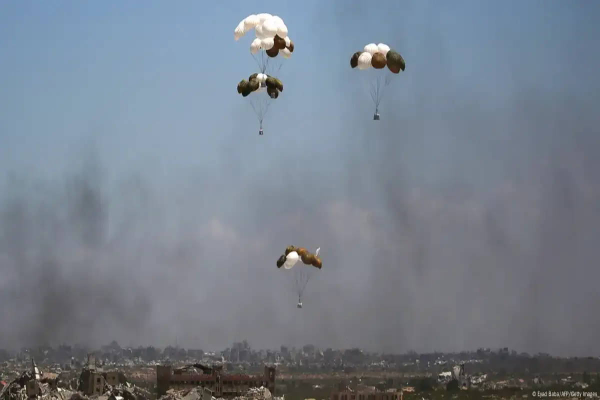 Lançamento aéreo de comida não resolve fome em Gaza