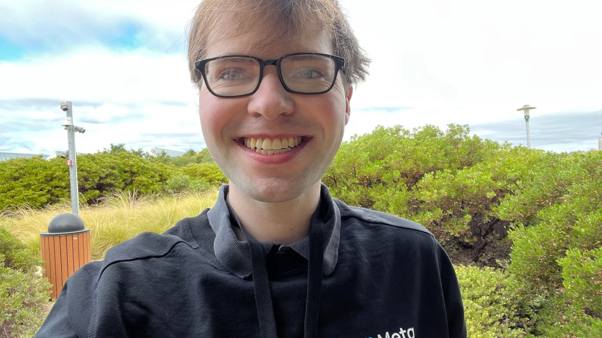 'Vingança Nerd': Jovem vai receber R$ 1,3 bilhão da Meta por IA