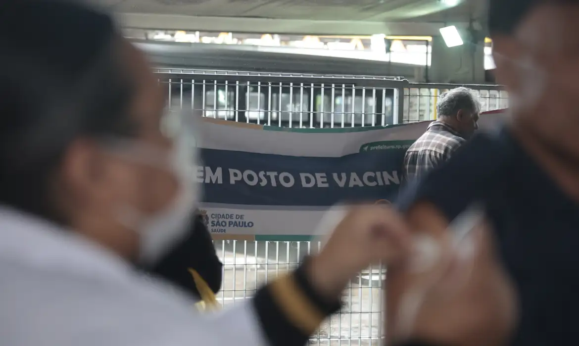 Rio amplia vacinação contra covid-19 para pessoas com baixa imunidade