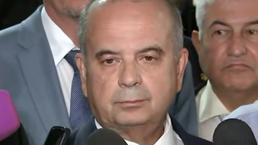 Oposição desobstrui plenário do Senado após ocupação