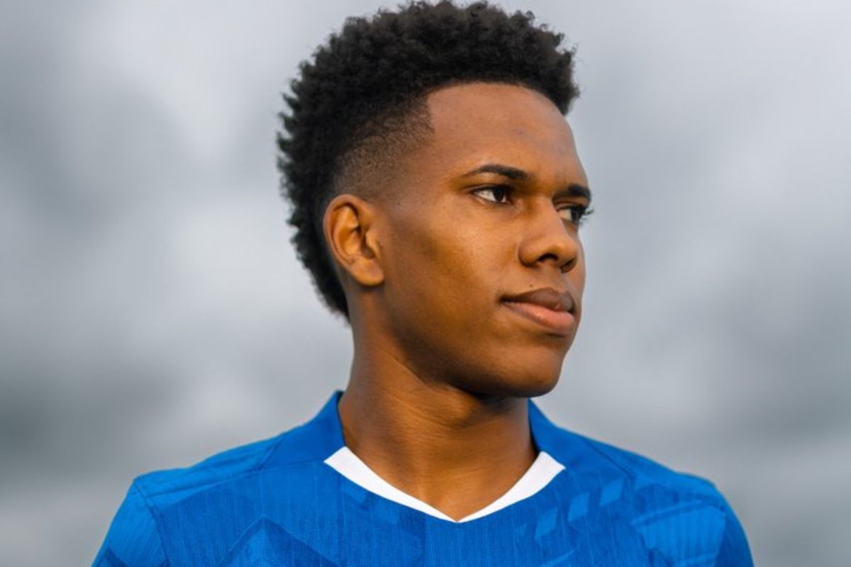 Treinador do Chelsea compara Estêvão a Cole Palmer, craque do Mundial
