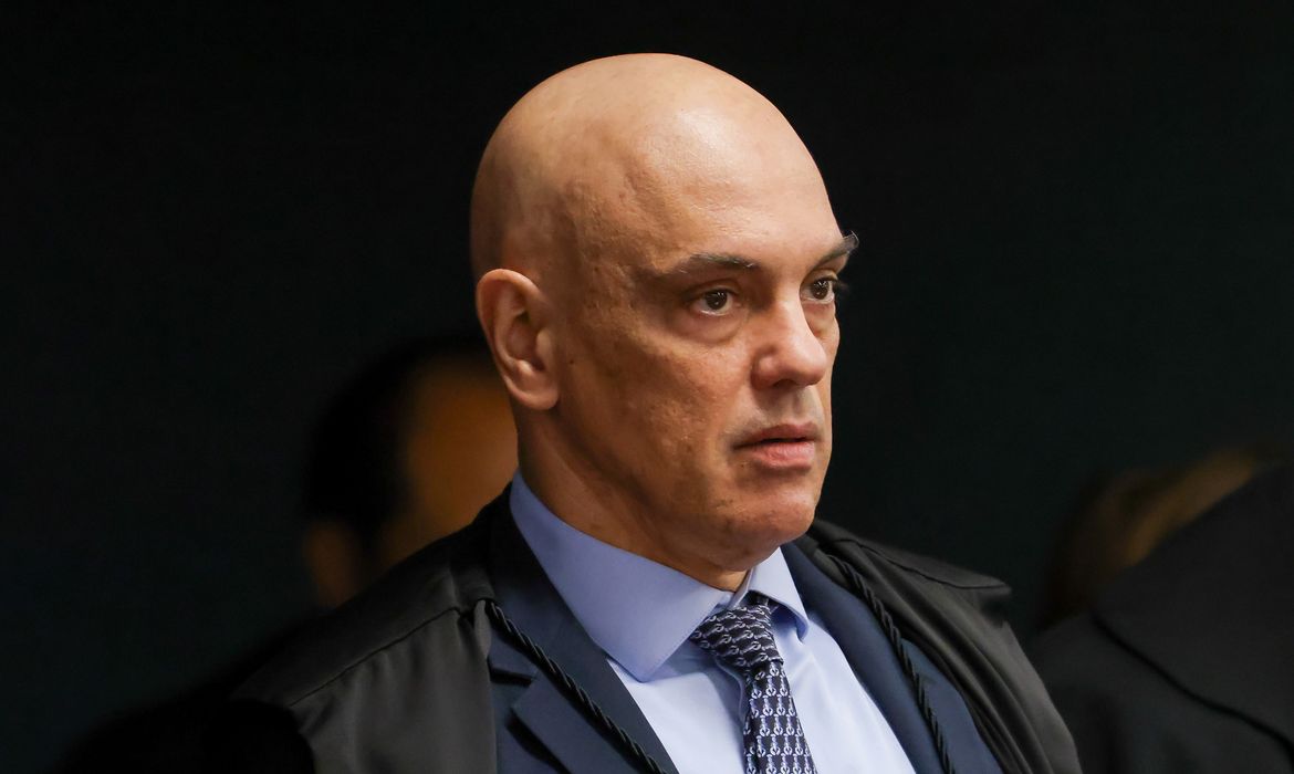 Moraes autoriza Bolsonaro a receber Tarcísio e outros aliados em casa