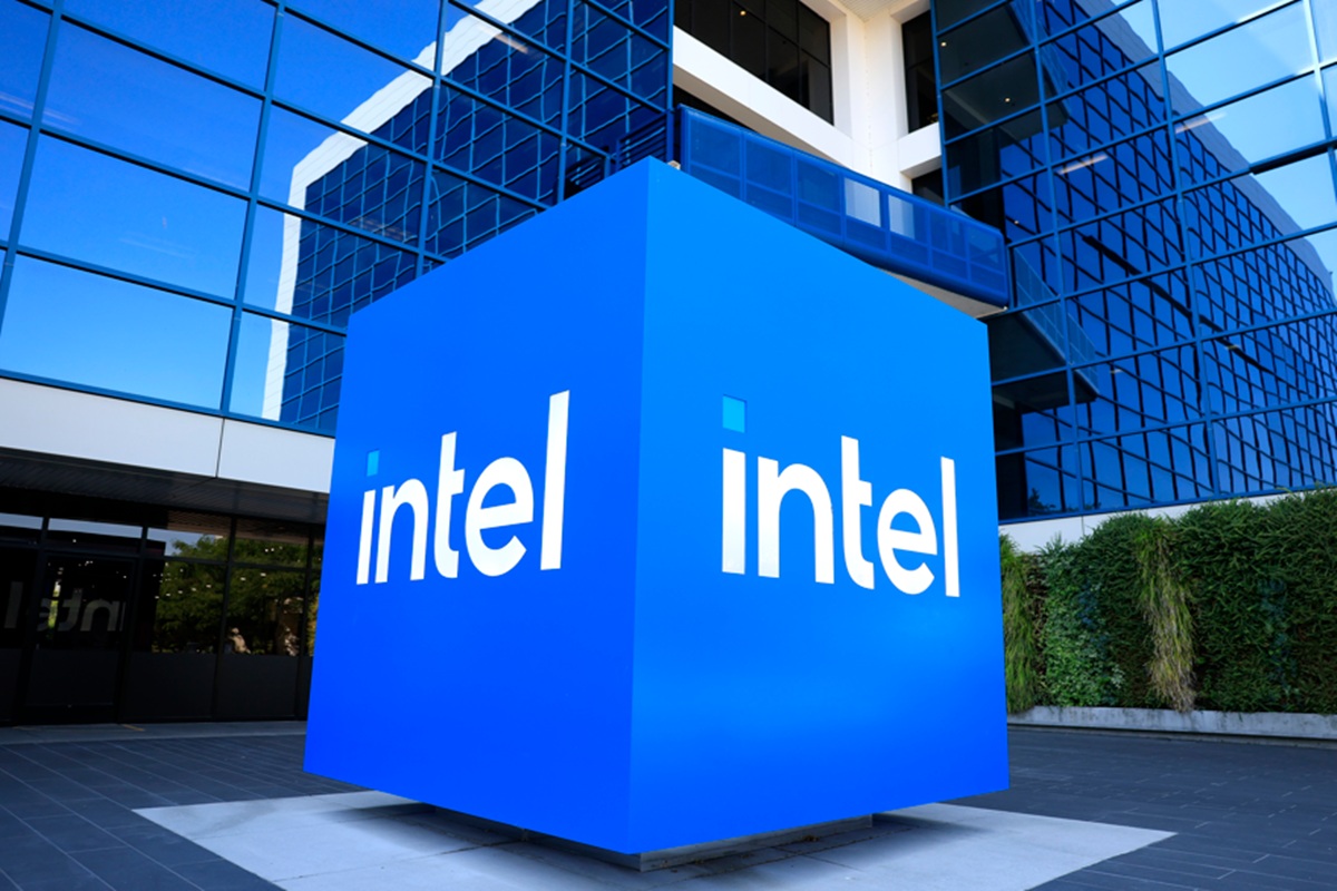 Trump pede saída de CEO da Intel por ligação com a China. Ações recuam
