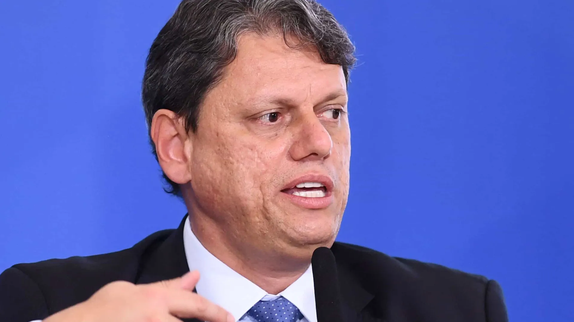 Moraes autoriza visita de Tarcísio a Bolsonaro em prisão domiciliar