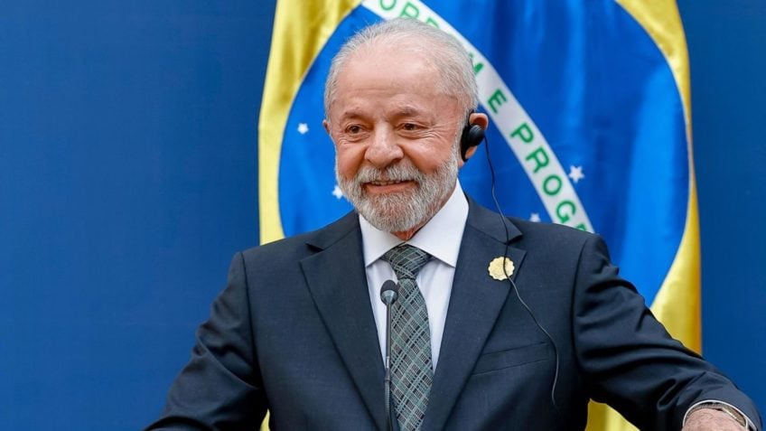 Ao vivo: Lula inaugura escultura no Palácio da Justiça