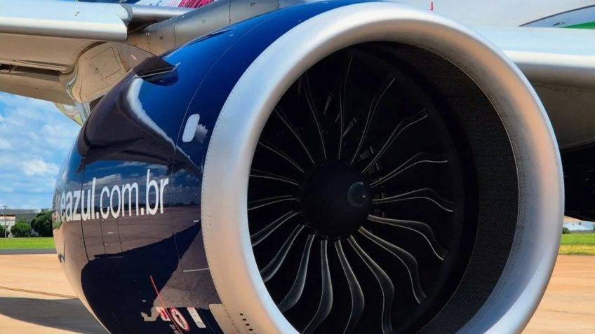 Voo da Azul faz pouso de emergência após ameaça de bomba