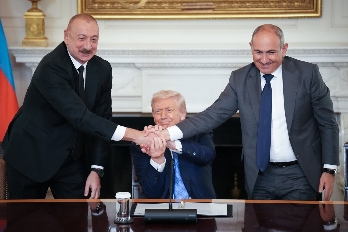 Armênia e Azerbaijão assinam acordo de paz com a ajuda de Trump