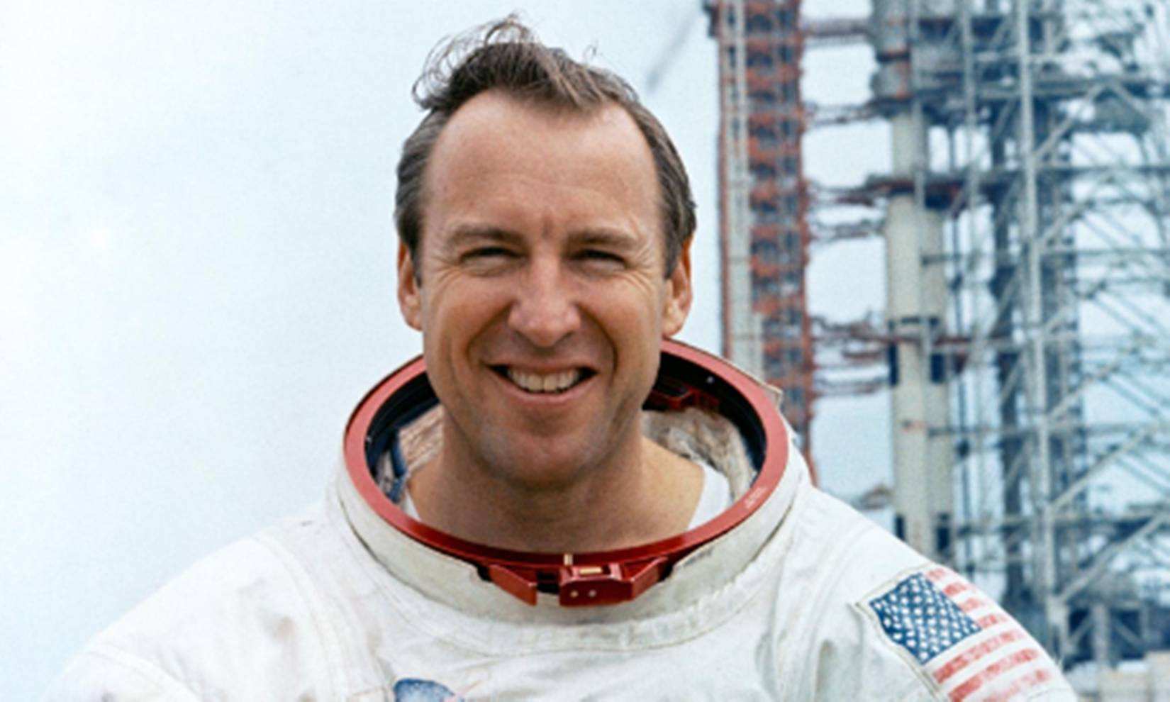 Morre Jim Lovell, comandante da missão Apollo 13, aos 97 anos