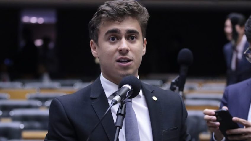 "Que ele renuncie ou seja impichado", diz Nikolas sobre Moraes