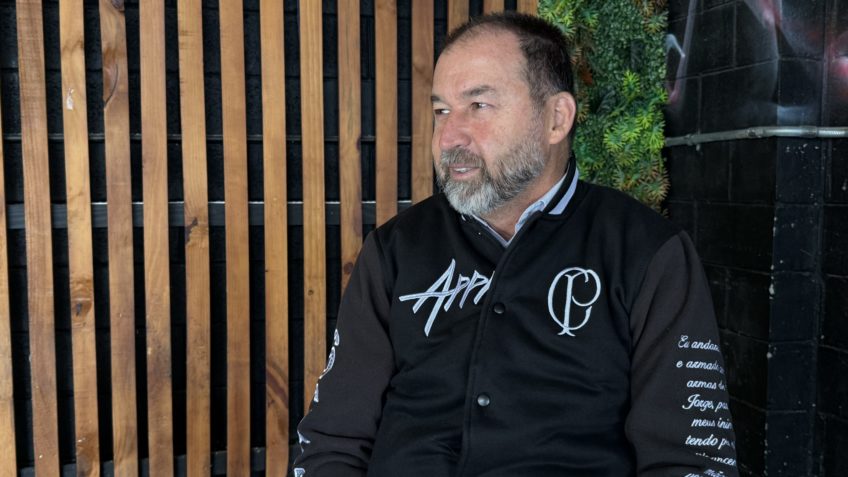 Sócios do Corinthians votam impeachment de Augusto Melo