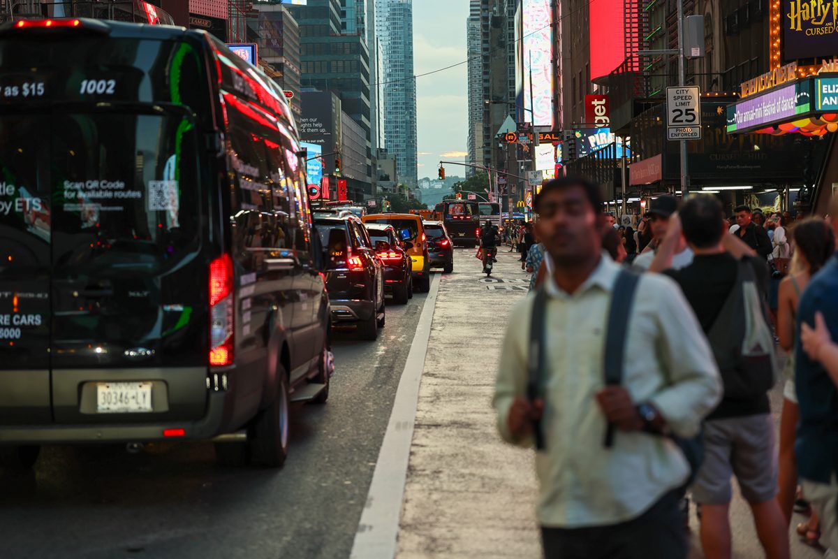 Adolescente abre fogo na Times Square e deixa três feridos em NY