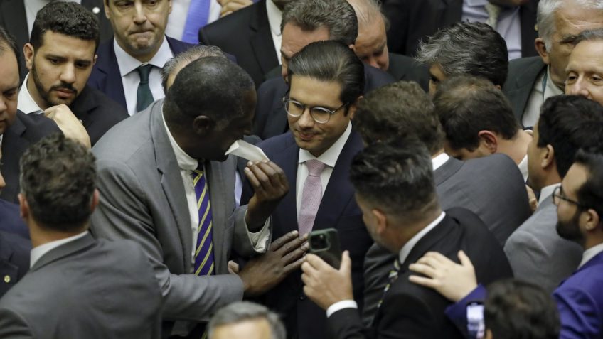 Leia a lista de deputados que podem ser suspensos por parar a Câmara