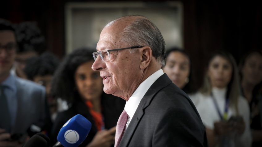Alckmin diz que ação da oposição no Congresso é "inadmissível"