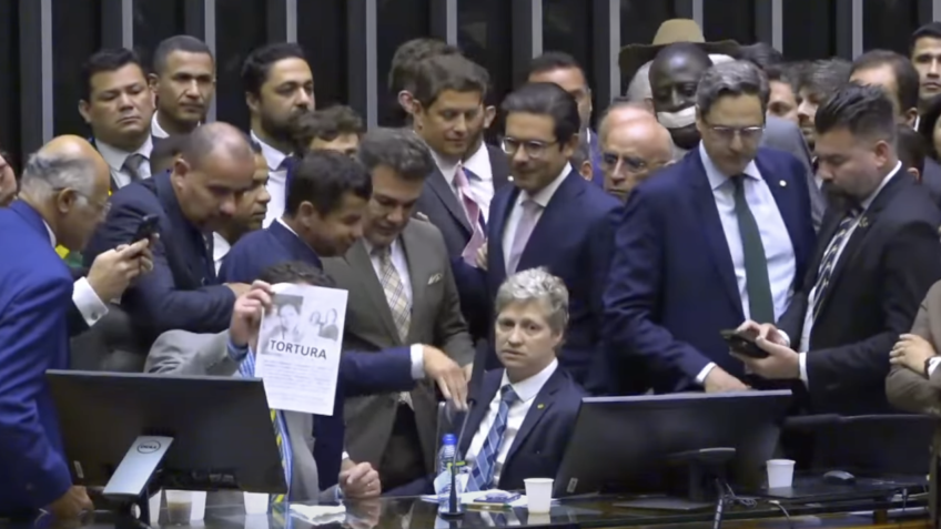 Pedido de suspensão de deputados é golpe da esquerda, diz Van Hattem