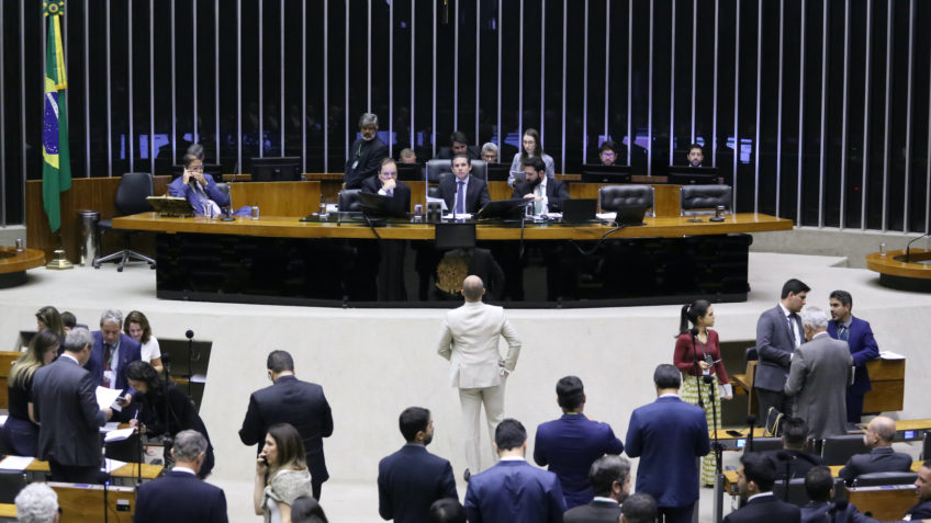 Saiba como será o processo contra 14 deputados por ocuparem plenário