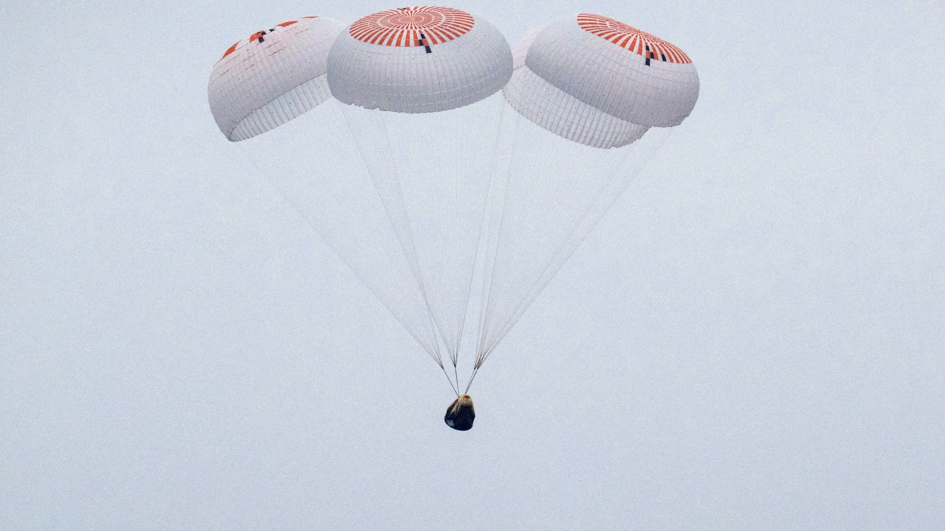Astronautas regressam à Terra na SpaceX após 5 meses na Estação Espacial