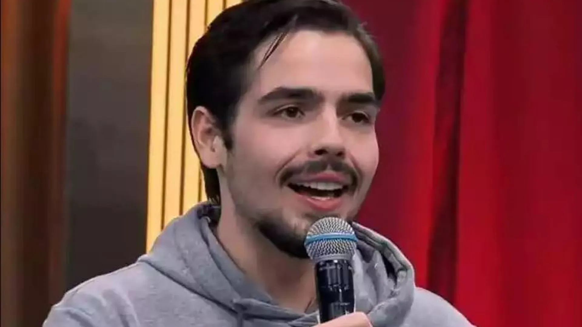 João Silva homenageia Faustão em estreia de seu programa no SBT