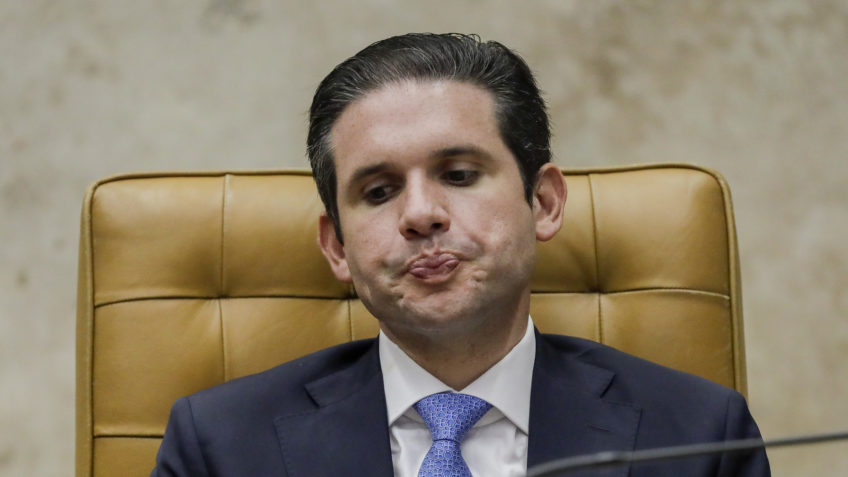 Motta critica Eduardo e diz que atuação nos EUA prejudica o Brasil