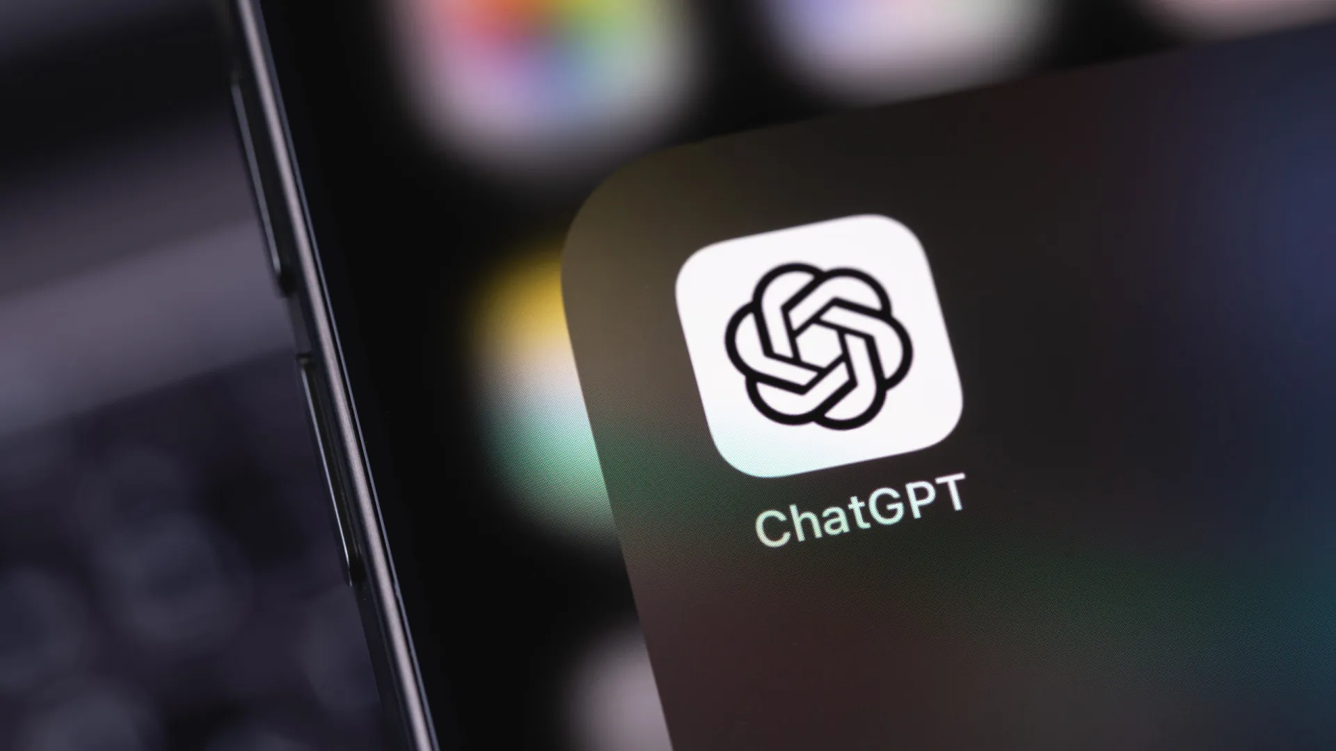 Brasileiros enviam 140 milhões de mensagens por dia ao ChatGPT, diz OpenAI