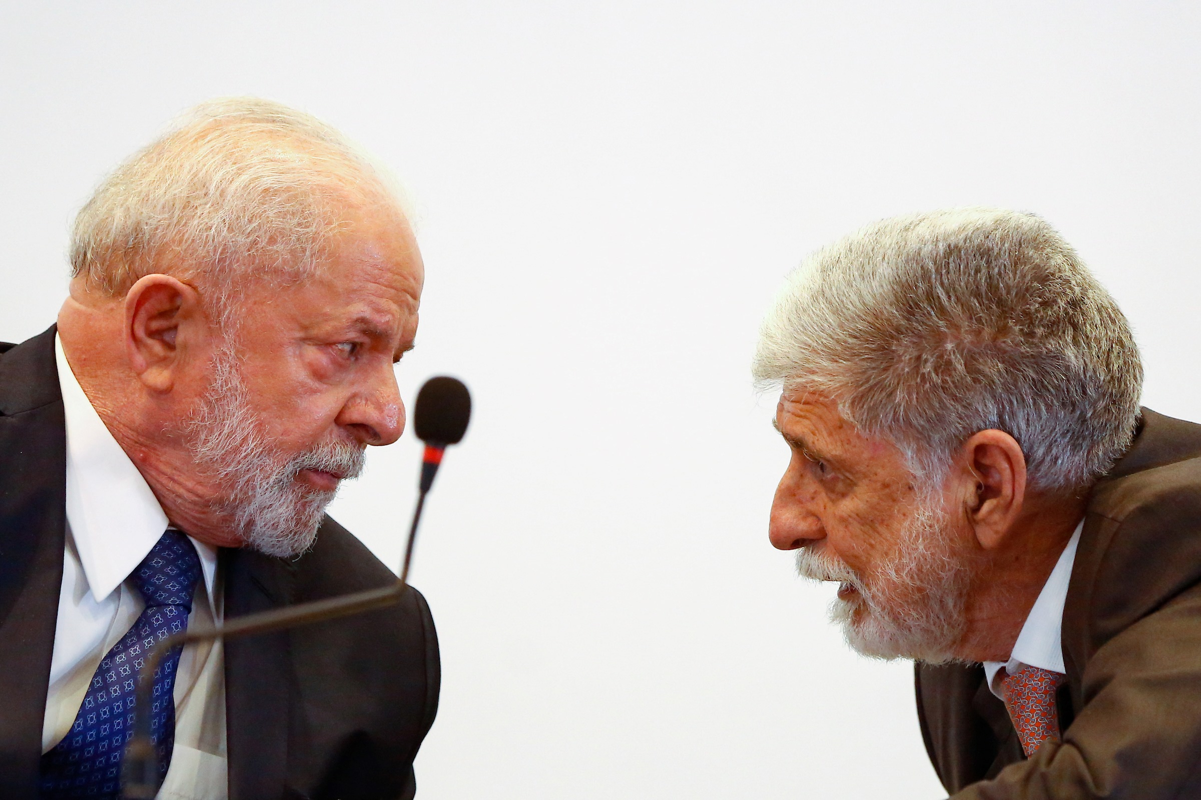 Celso Amorim explica por que Brasil saiu de aliança do Holocausto