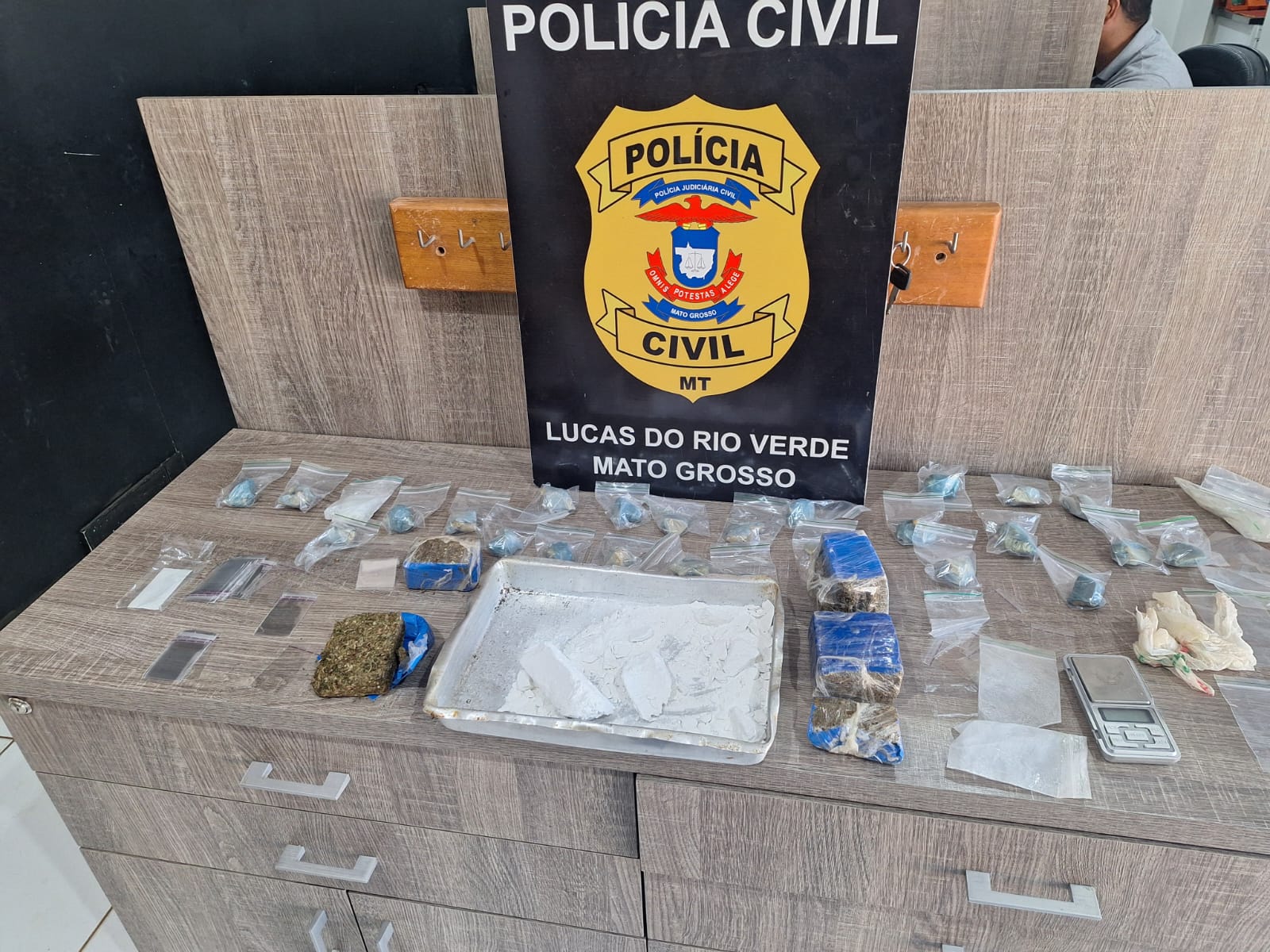 Polícia Civil prende traficante e fecha ponto de armazenamento de drogas em Lucas do Rio Verde