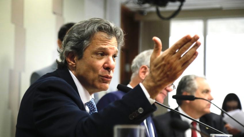 Títulos isentos causam distorção no mercado, diz Haddad