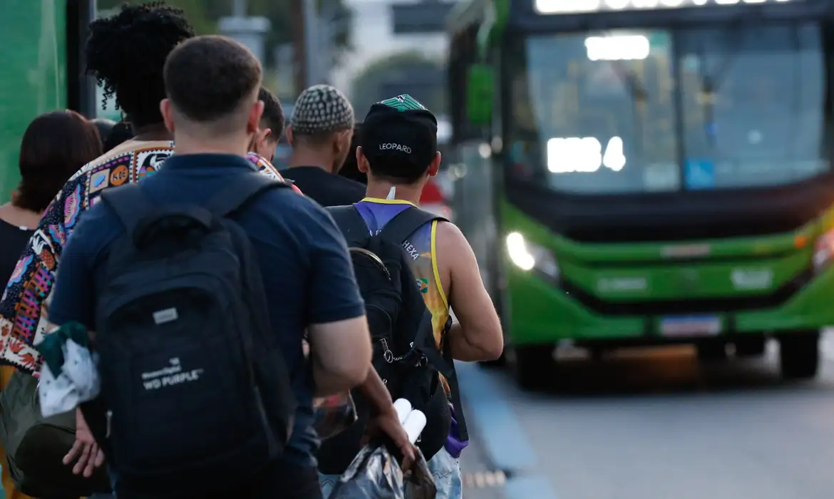 Problema técnico fará IBGE atrasar dado de emprego de julho em 18 dias