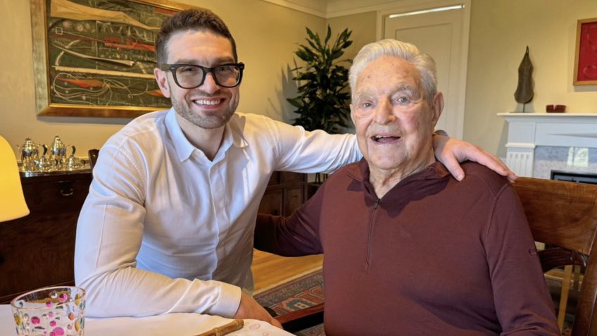 Criticado pela direita, George Soros completa 95 anos