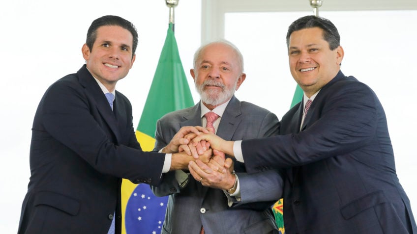 Lula convida Motta e Alcolumbre para assinatura da MP do tarifaço