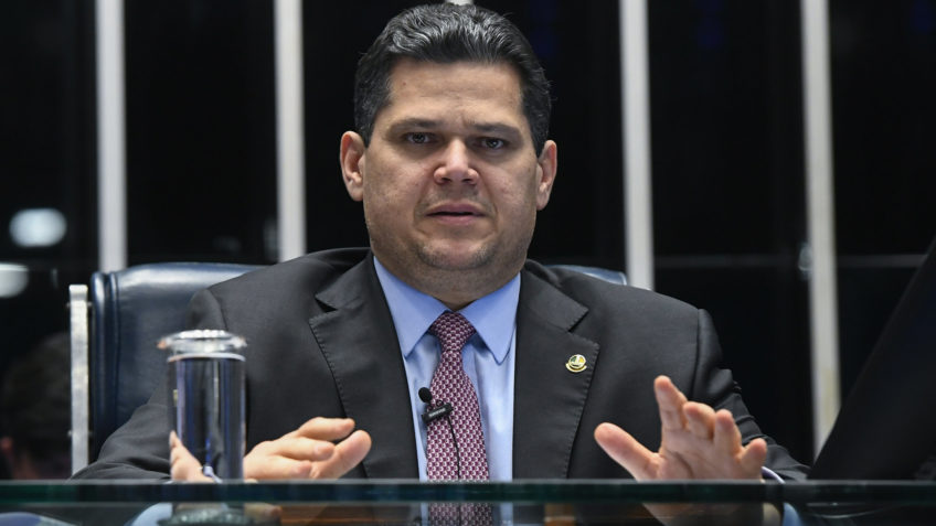 Alcolumbre celebra acordo entre Petrobras e Ibama