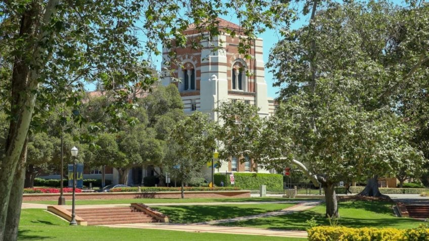 Juíza manda restabelecer verbas da UCLA bloqueadas por Trump