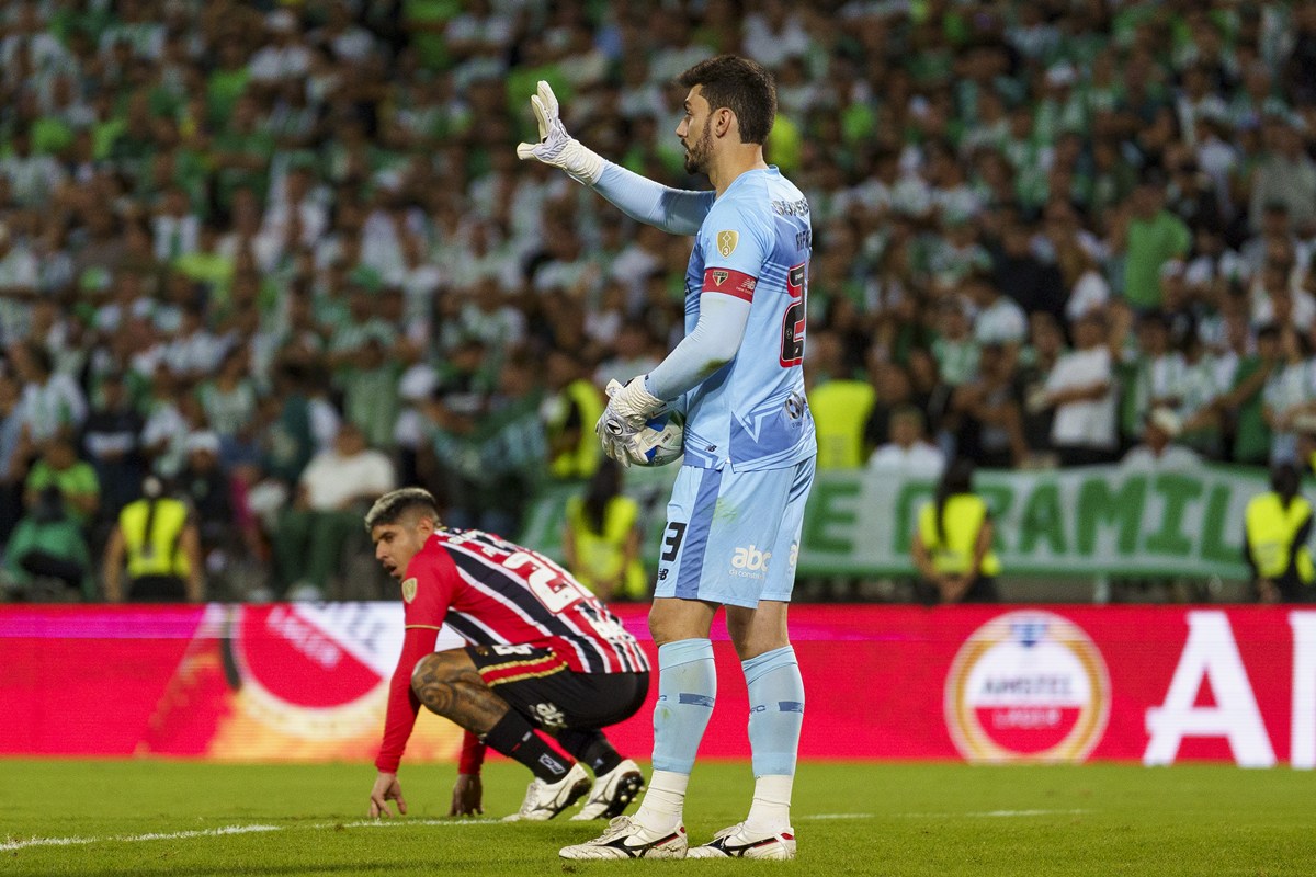 Vídeo: torcidas de São Paulo e Atlético Nacional entram em conflito