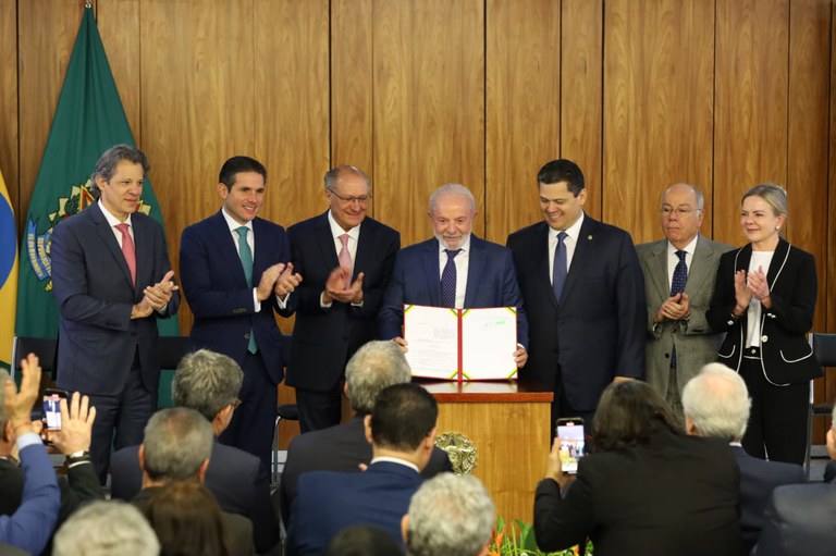 Governo lança Plano Brasil Soberano para proteger exportadores e trabalhadores de sobretaxas dos EUA