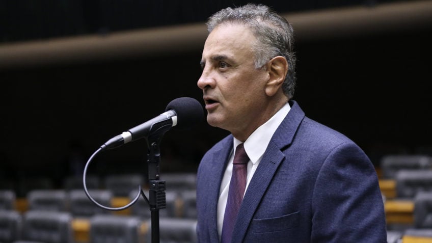 Aécio critica proposta de alteração no foro privilegiado