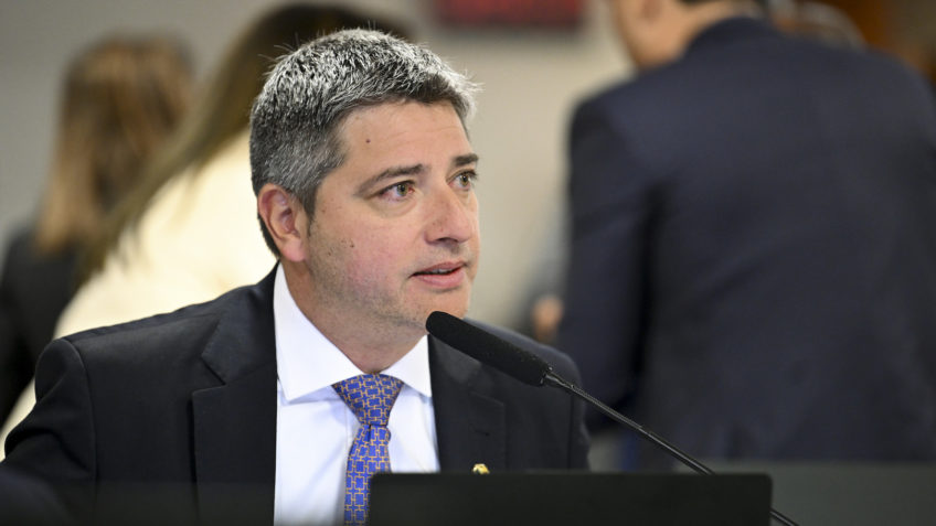 Senador questiona formação de indicada de Lula para o STM