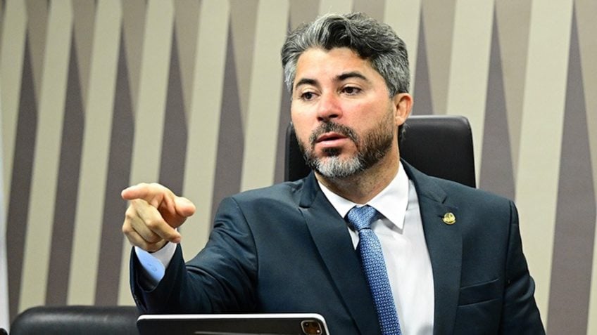 Governo não está mobilizado pela reforma do setor elétrico, diz senador