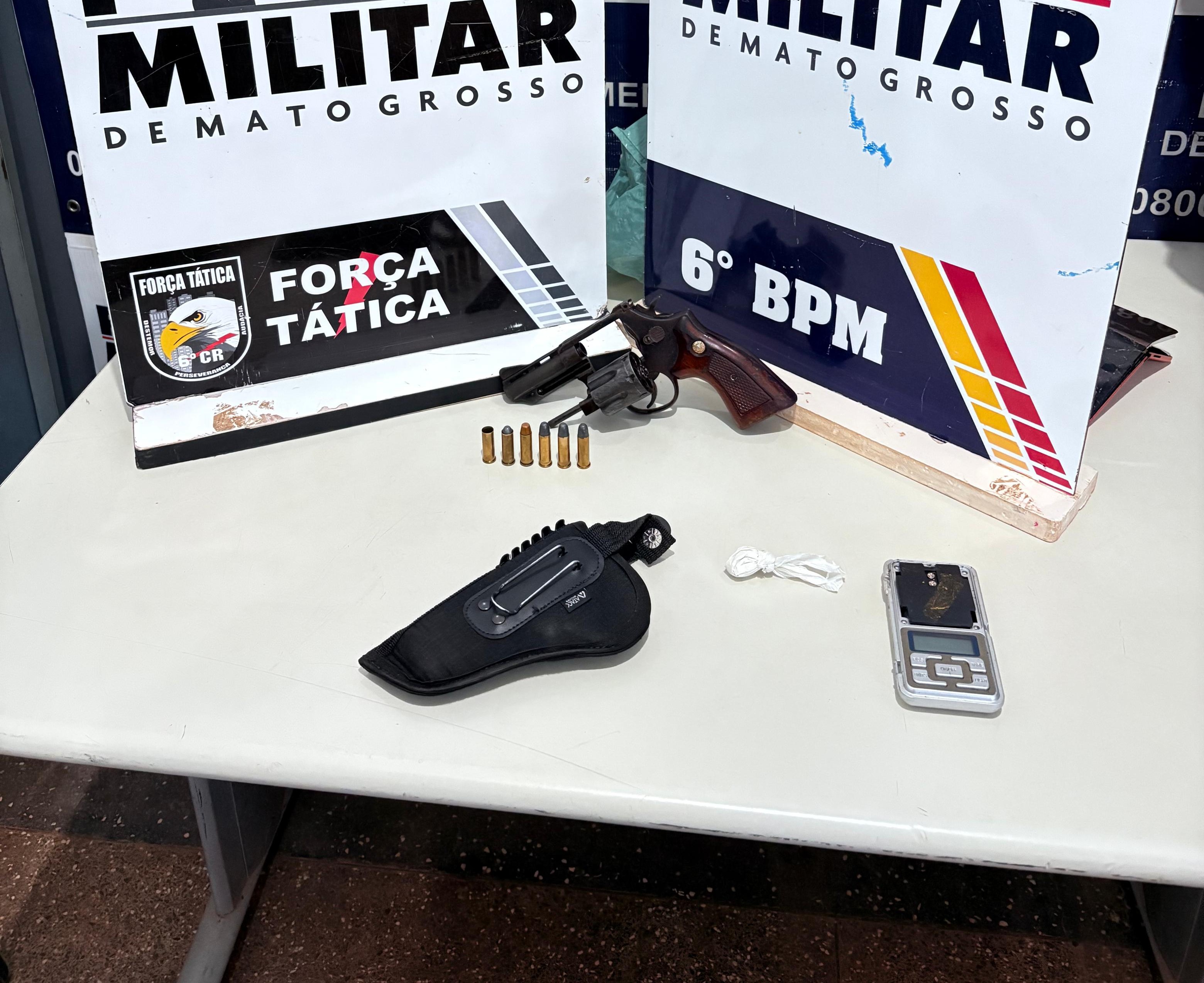 Polícia Militar prende quatro faccionados e apreende arma de fogo e munições