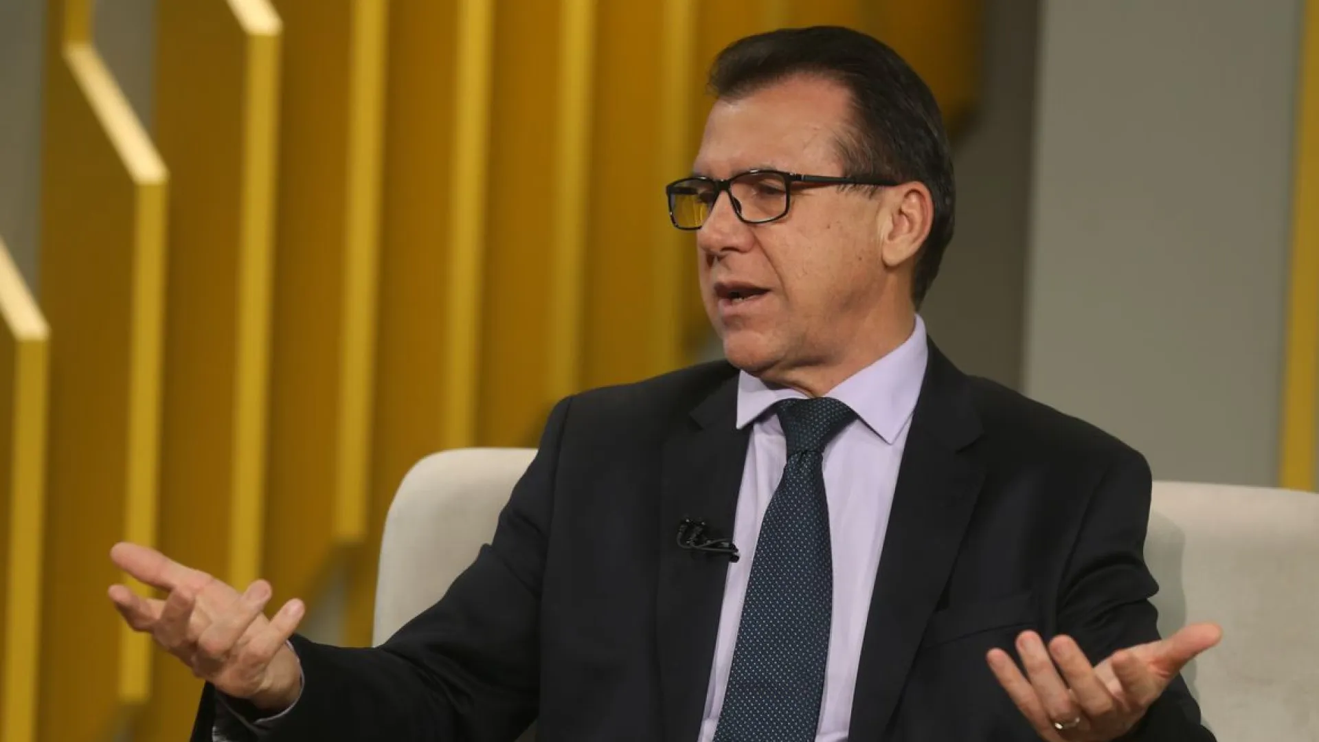 Ministro do Trabalho diz que país não deve se desesperar por tarifaço