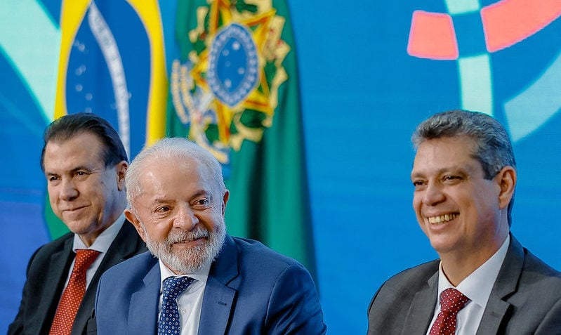 Lula critica ministros por atraso na regulamentação da economia solidária