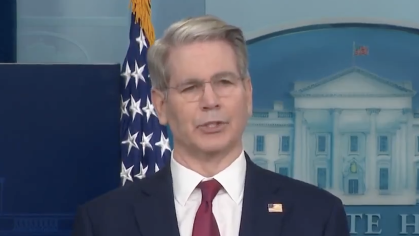 Scott Bessent quer regular operações em Bolsa para congressistas dos EUA