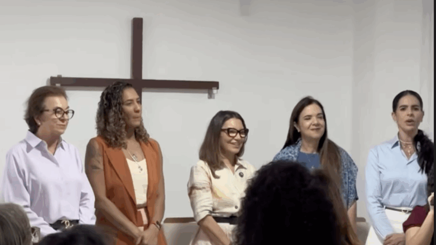 Janja se reúne com grupo de evangélicas em Salvador