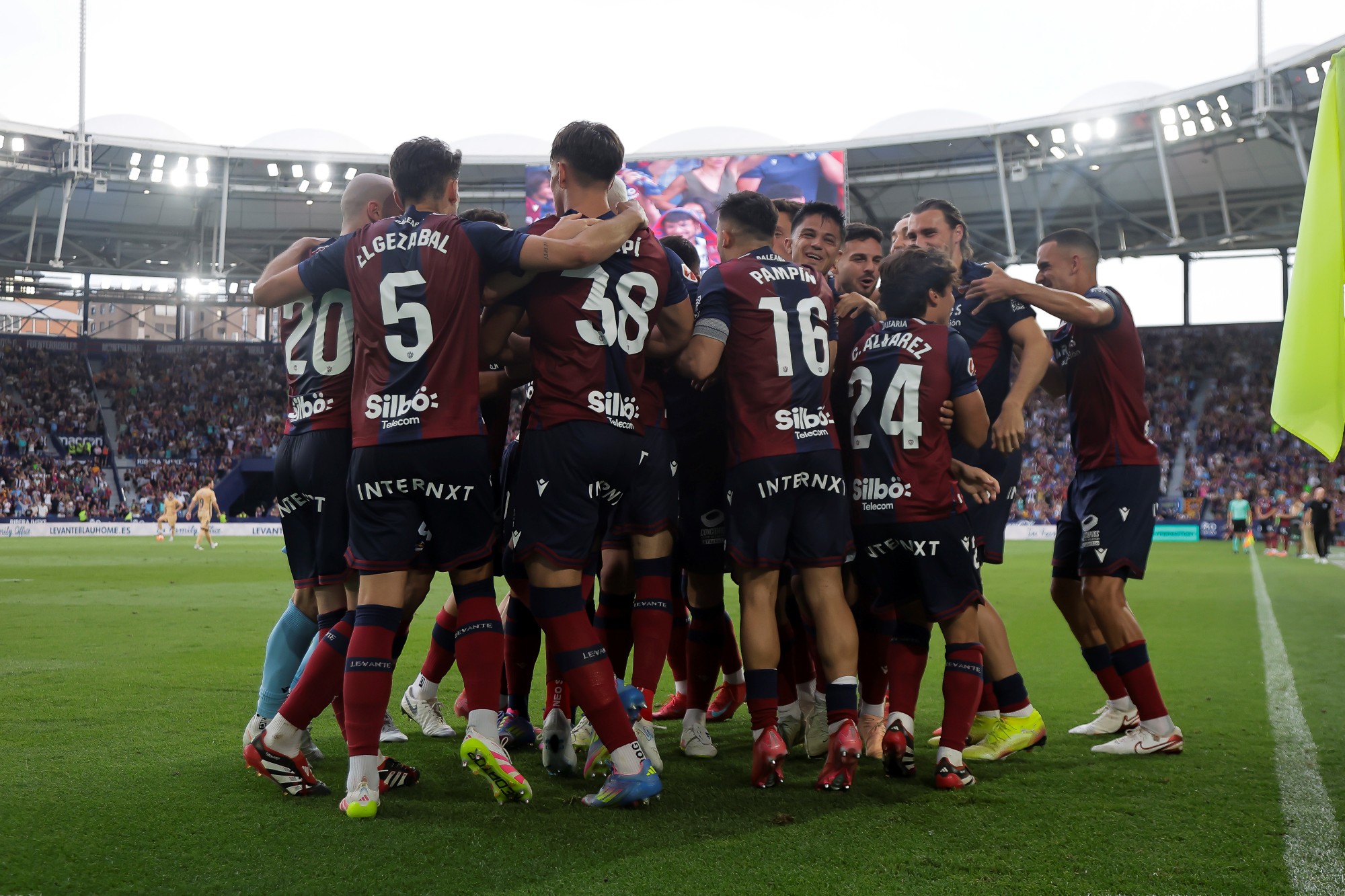 Clube espanhol tem seis atletas inscritos antes do início da La Liga