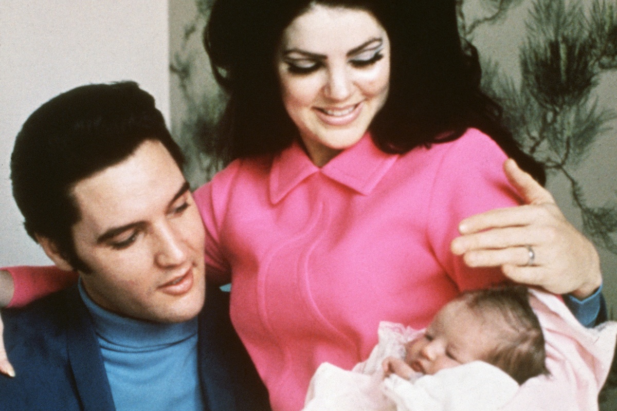 Viúva de Elvis Presley é acusada de matar a própria filha por herança