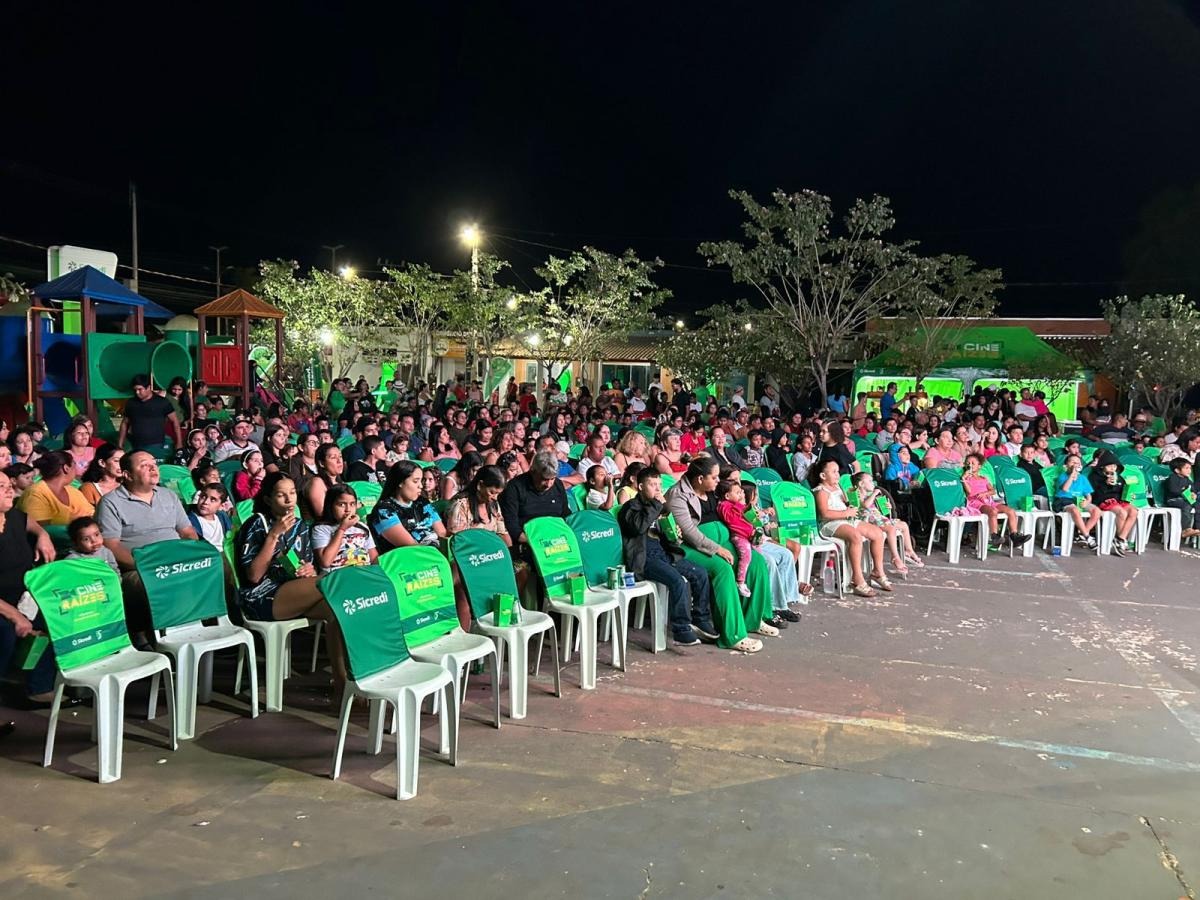 Prefeito visita Pedra 90 e anuncia revitalização de campo de futebol