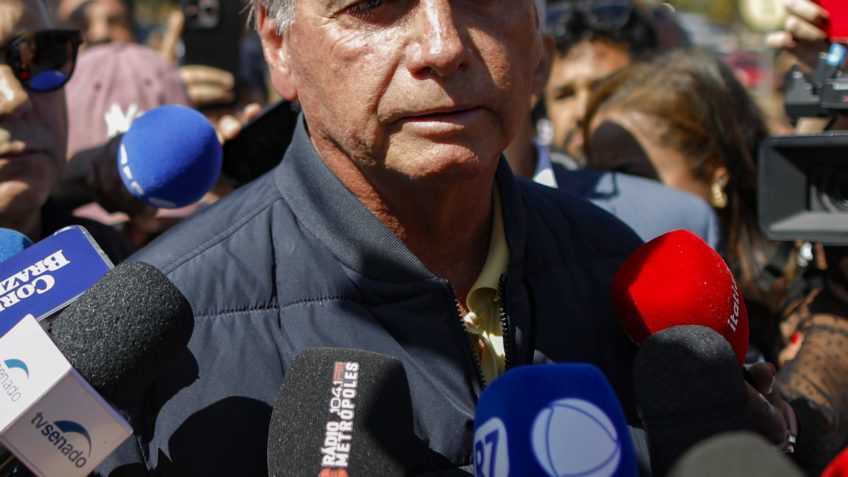 51% dos brasileiros aprovam prisão domiciliar de Bolsonaro, diz Datafolha