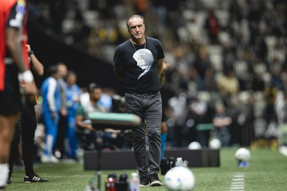 Cuca elogia Reinier e mira decisões contra Godoy Cruz e Cruzeiro